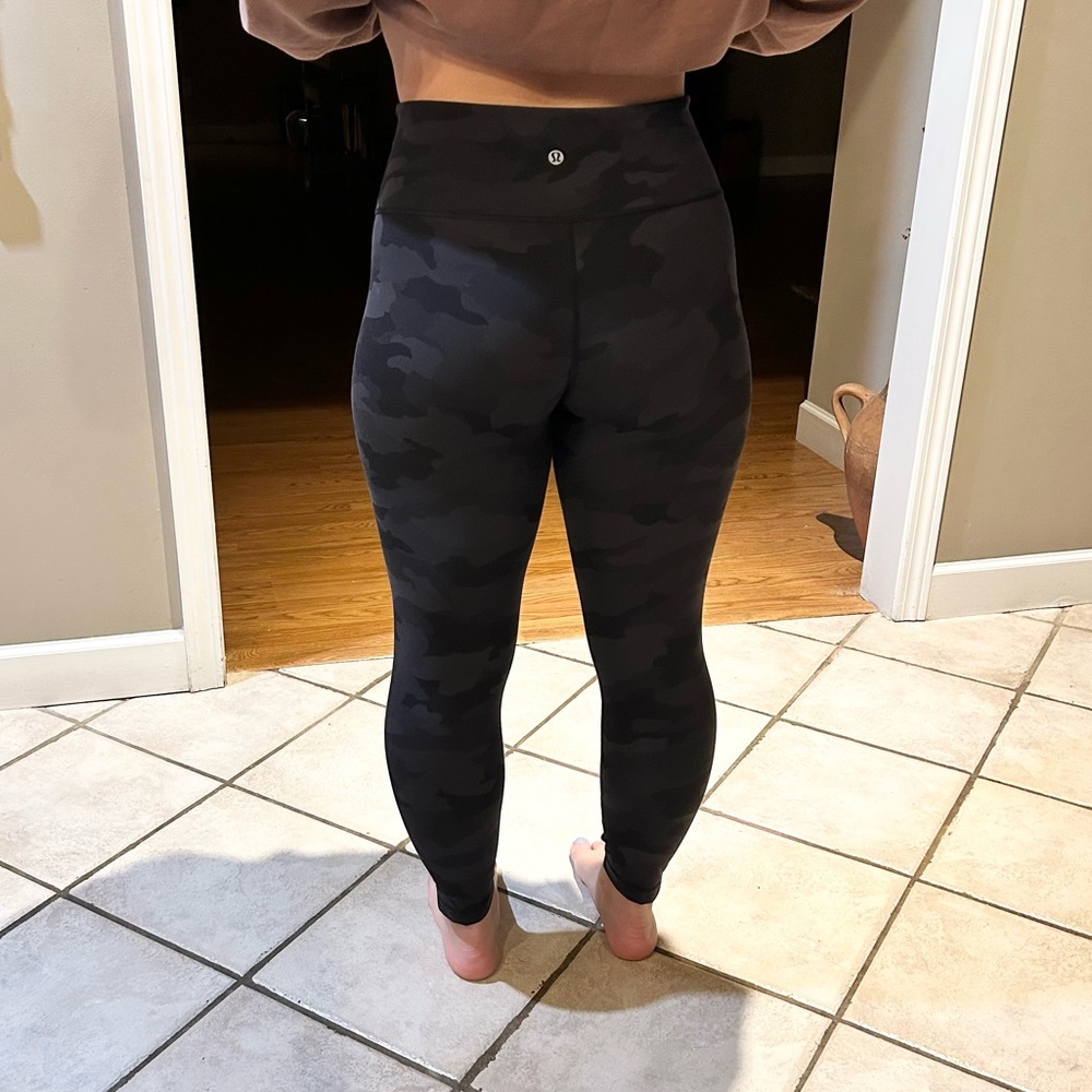 Lululemon Wunder Under Leggings - Size 4, High Rise 25” Black Camo - Like new!